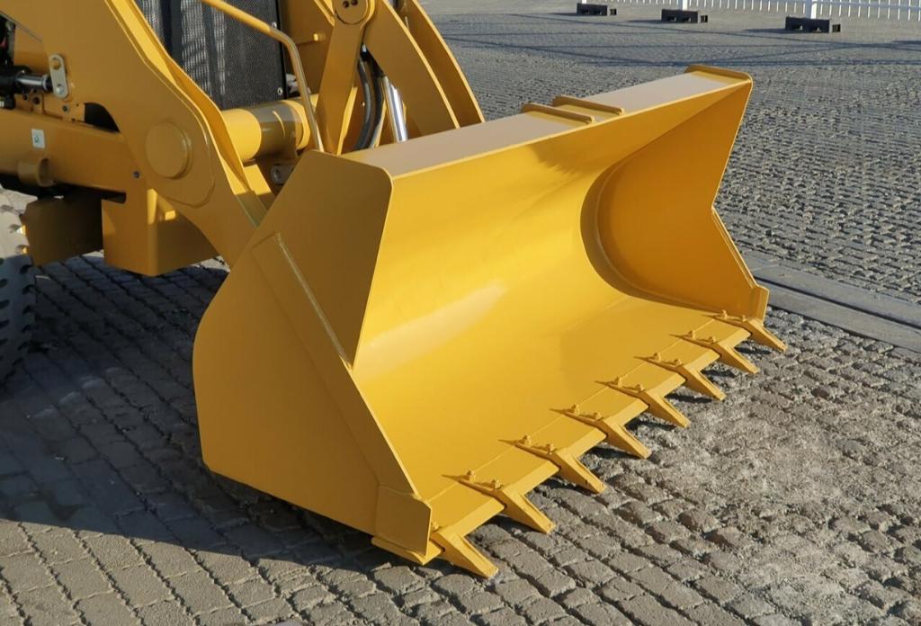 Tractopelle Caterpillar 424B – Image 16