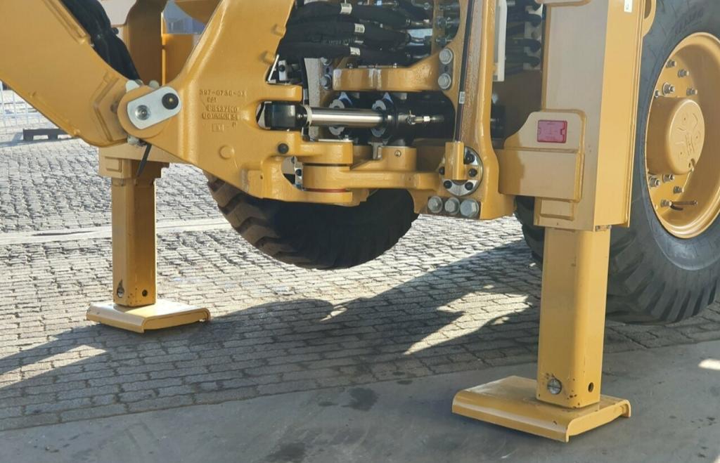 Tractopelle Caterpillar 424B – Image 15