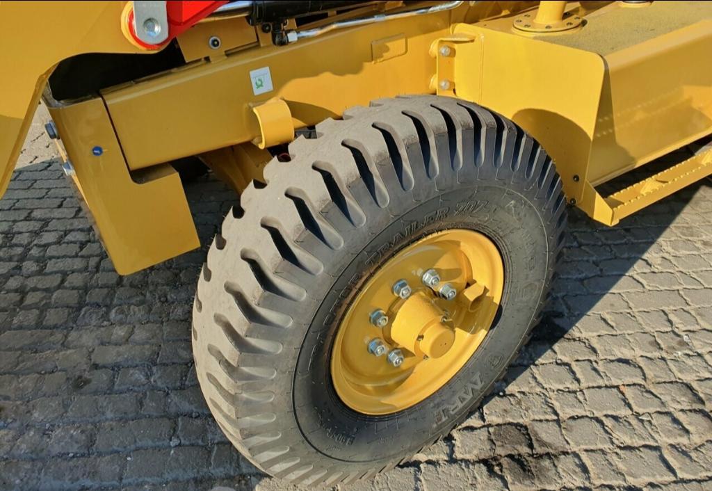 Tractopelle Caterpillar 424B – Image 14
