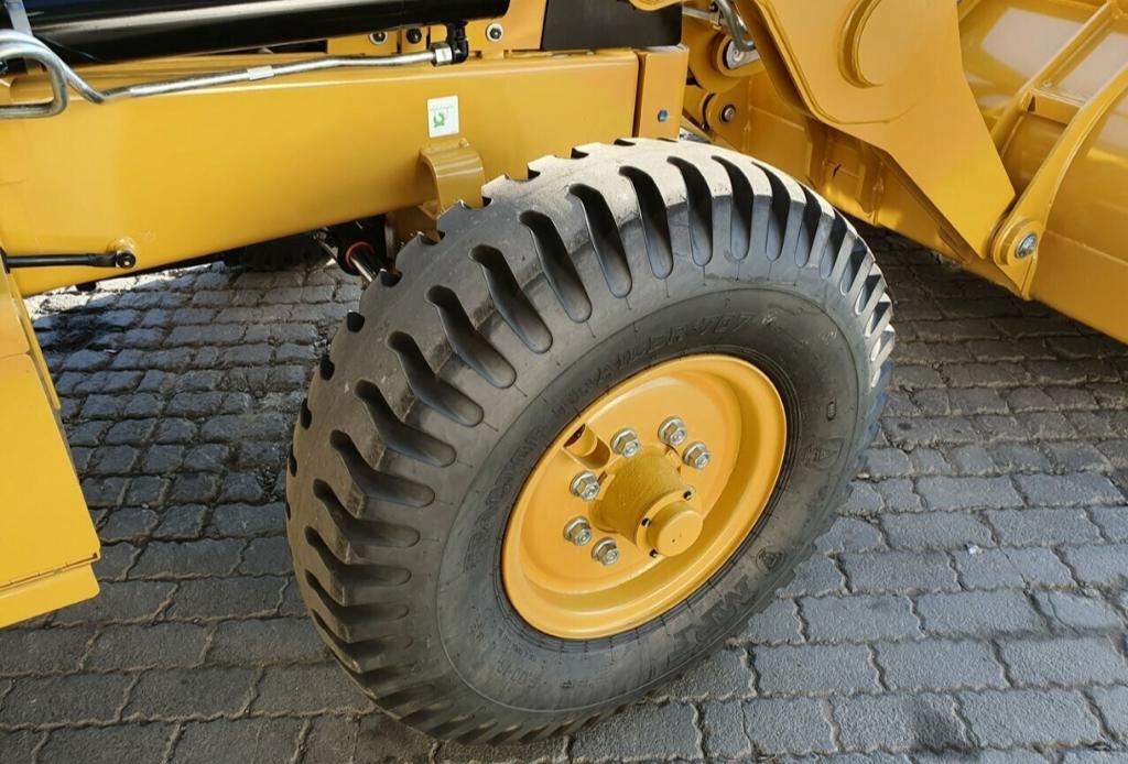 Tractopelle Caterpillar 424B – Image 12