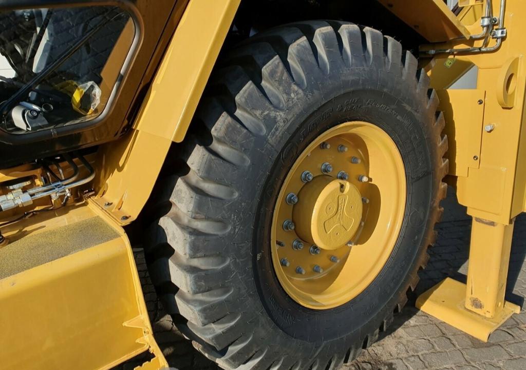 Tractopelle Caterpillar 424B – Image 11