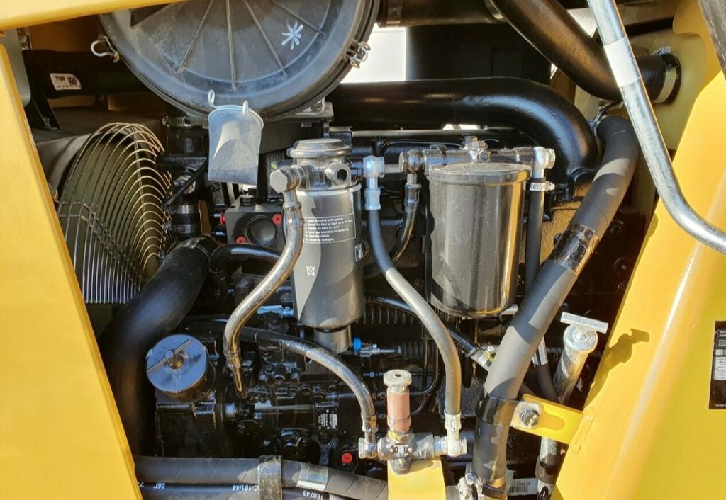 Tractopelle Caterpillar 424B – Image 10