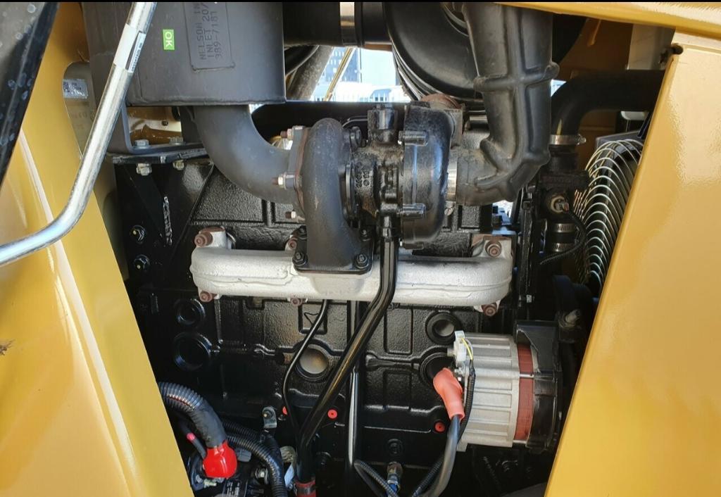 Tractopelle Caterpillar 424B – Image 9