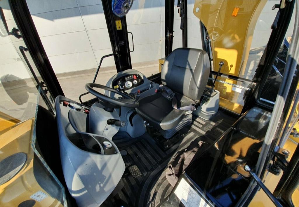 Tractopelle Caterpillar 424B – Image 8