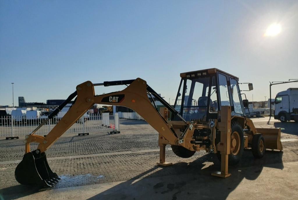 Tractopelle Caterpillar 424B – Image 25