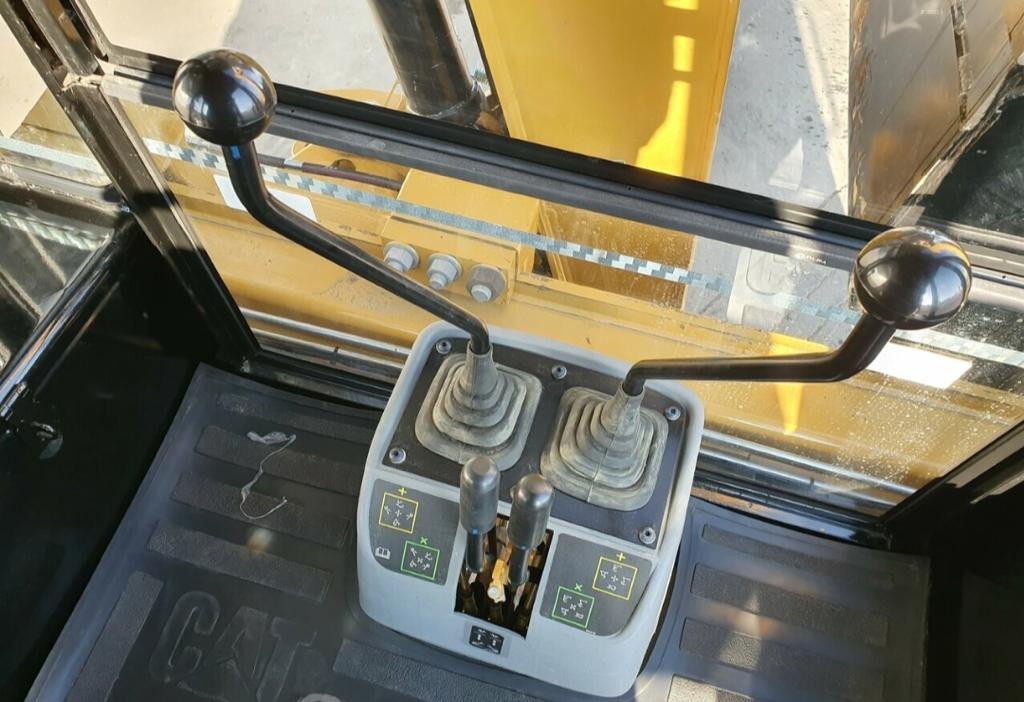 Tractopelle Caterpillar 424B – Image 6