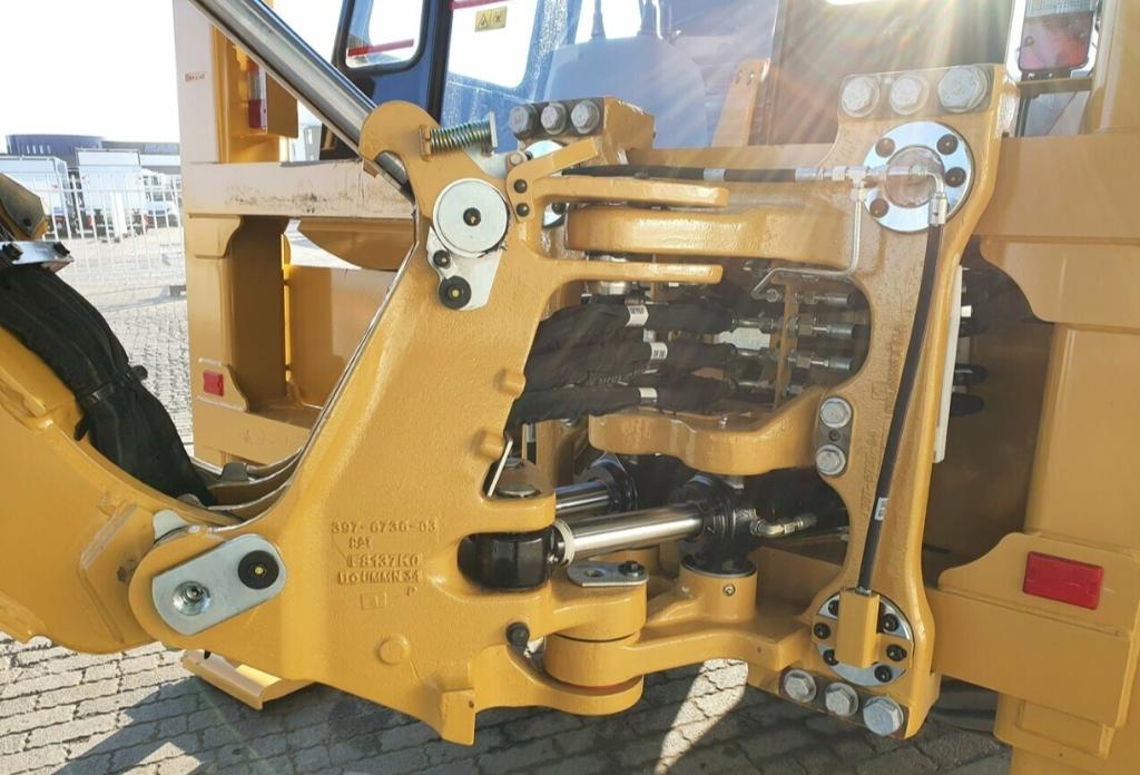 Tractopelle Caterpillar 424B – Image 19