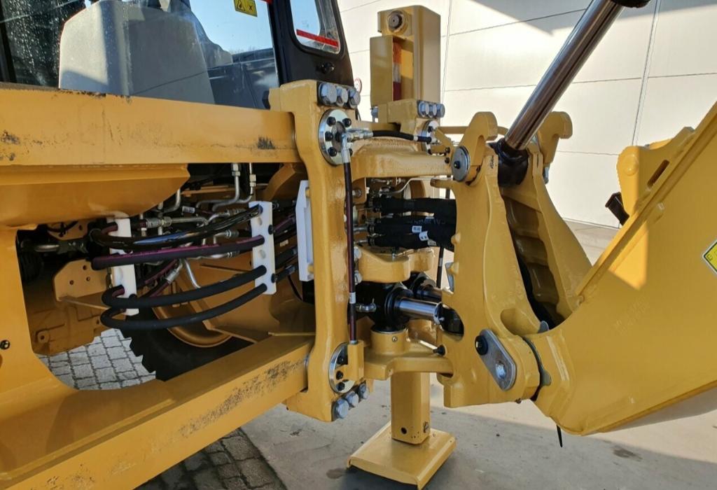 Tractopelle Caterpillar 424B – Image 18