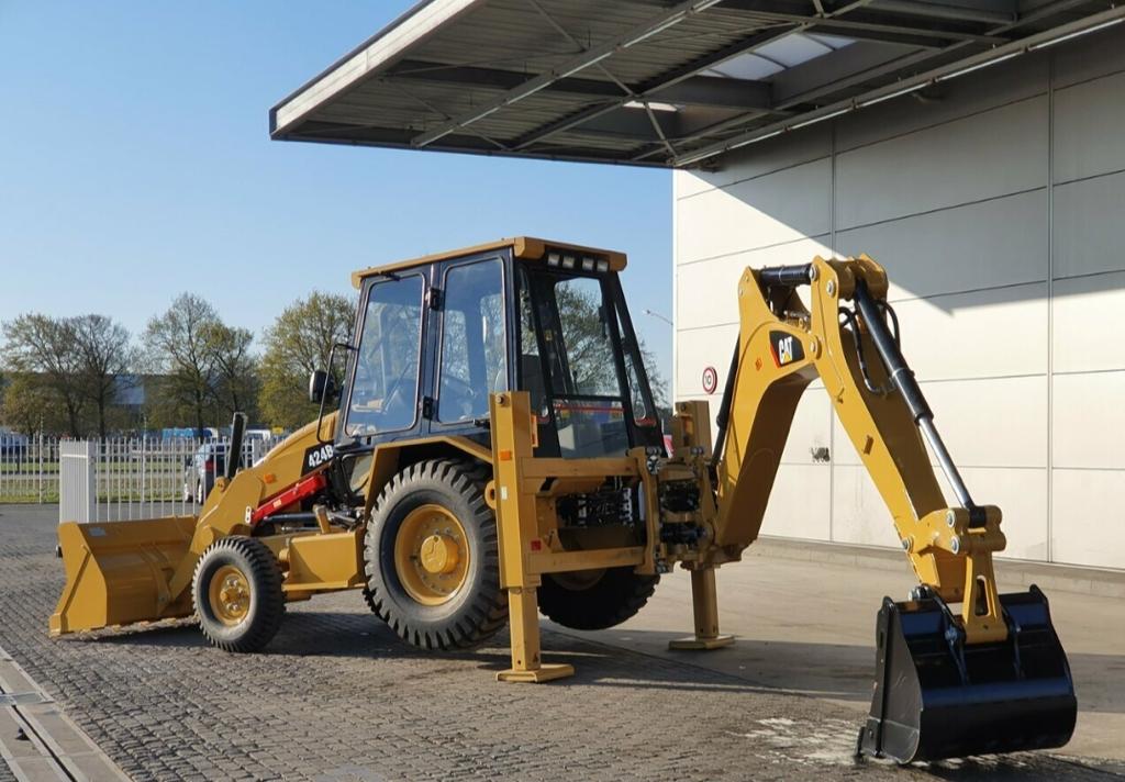 Tractopelle Caterpillar 424B – Image 27
